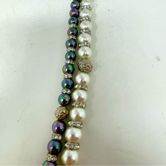 Beautiful faux black and white pearl double strand necklace. - Picture 3 of 4